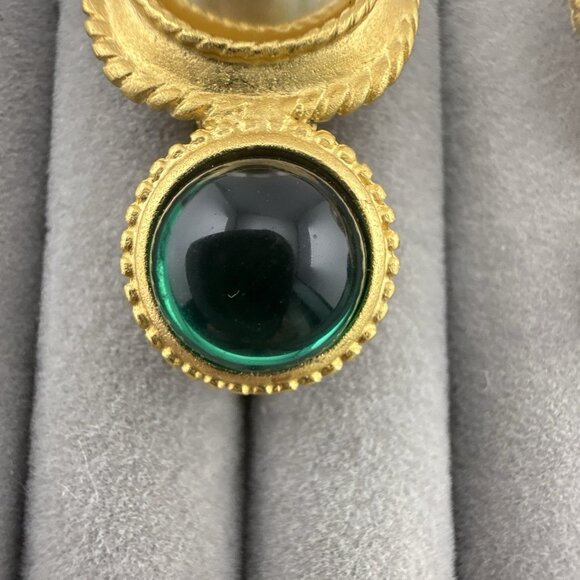 KJL Kenneth Jay Lane Earrings Green Imitation Pearl Cabochon Clip On Gold Tone - Picture 4 of 11